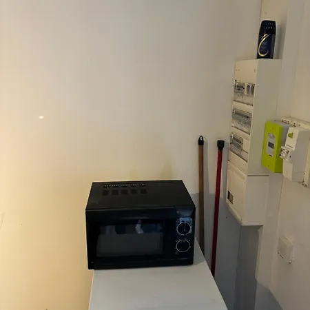 Particulier 5 Mn Du Chateau * אנז'ה